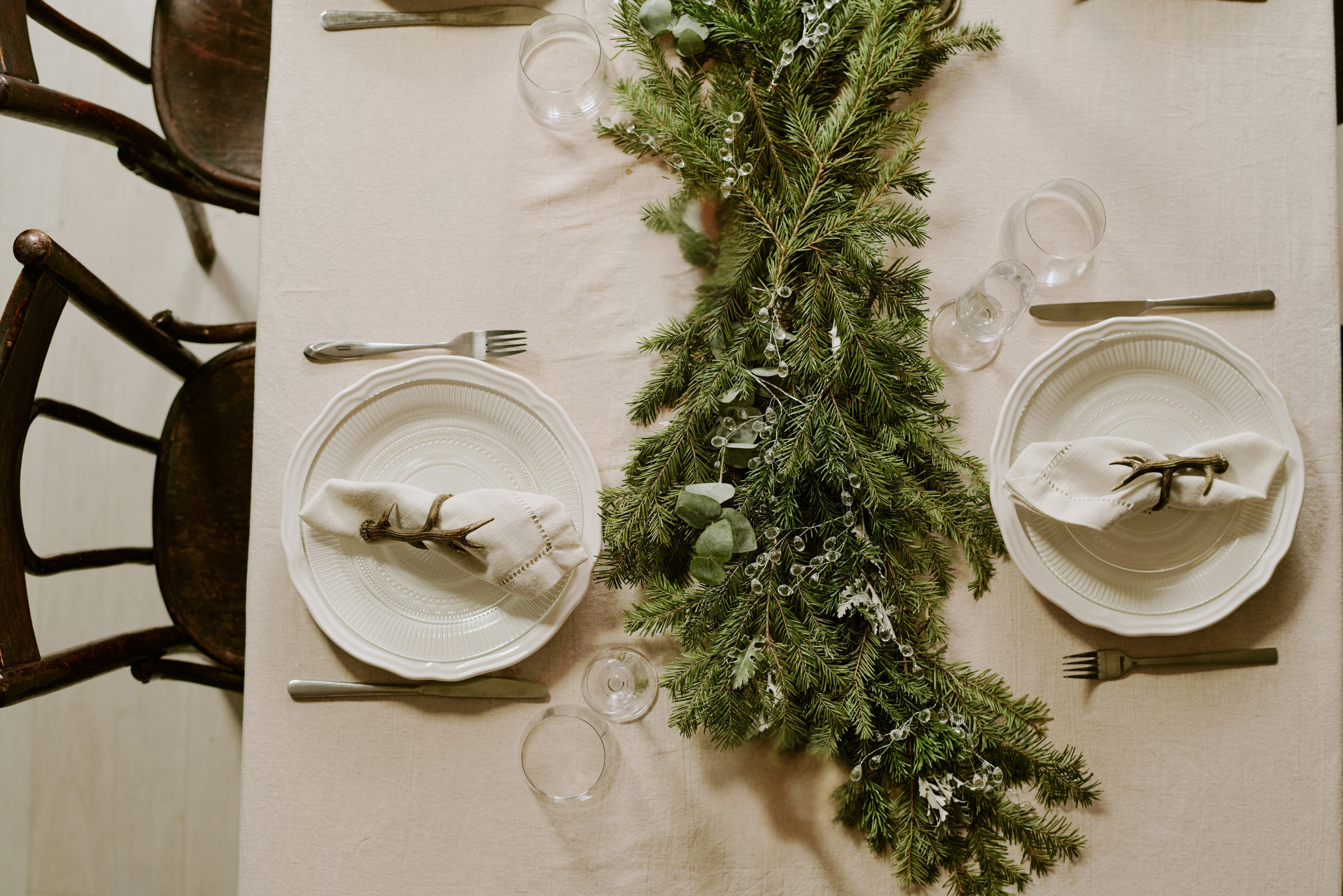 Scenting Your Table: Aromatherapy Ideas for Festive Dining